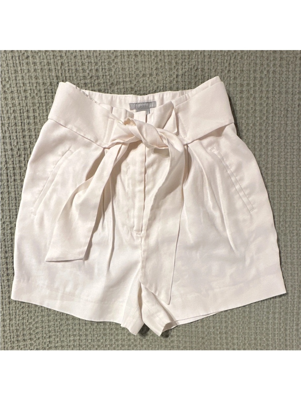 H&M Women's 4 Ivory Paperbag High Rise Belted Bow Shorts